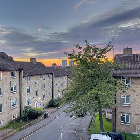 Beautiful 3-Bed Apartment At Swiss Cottage Λονδίνο Εξωτερικό φωτογραφία