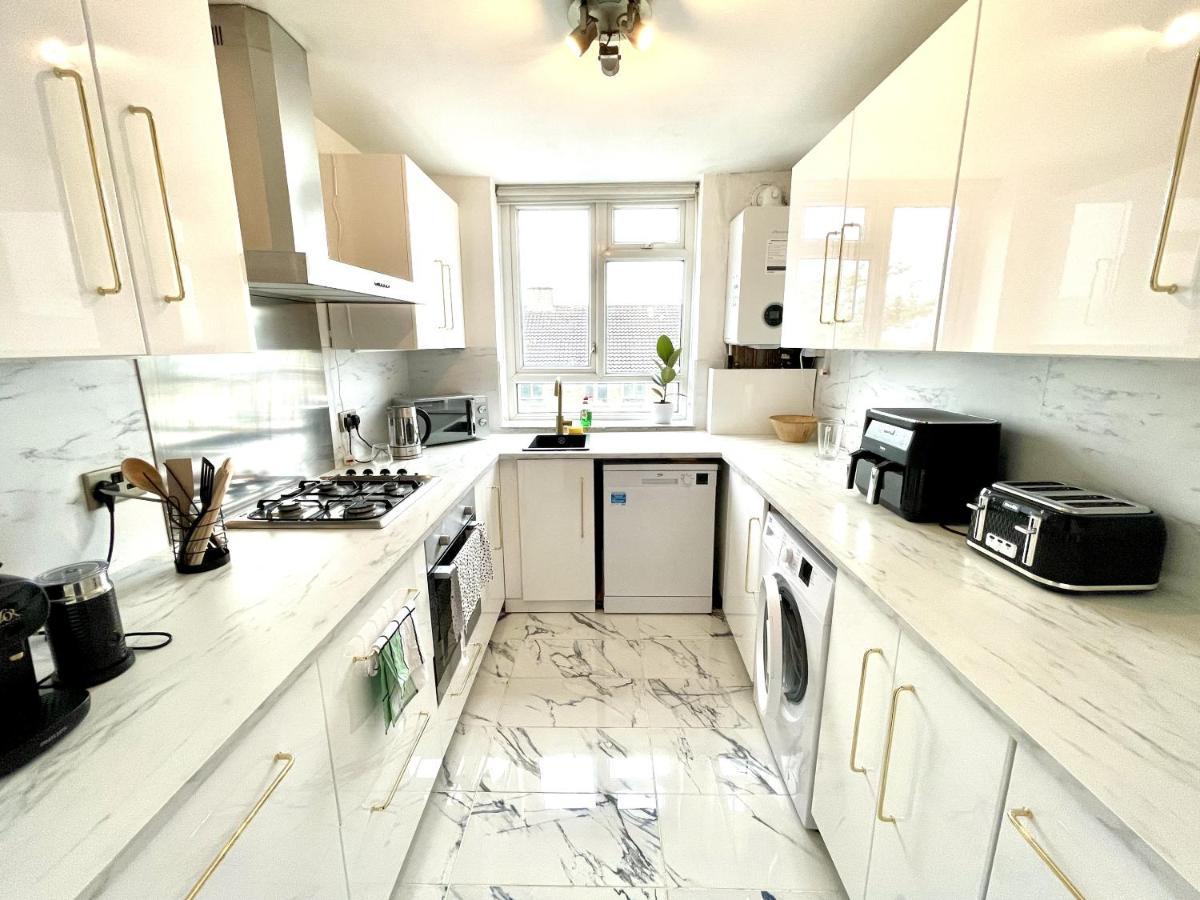 Beautiful 3-Bed Apartment At Swiss Cottage Λονδίνο Εξωτερικό φωτογραφία